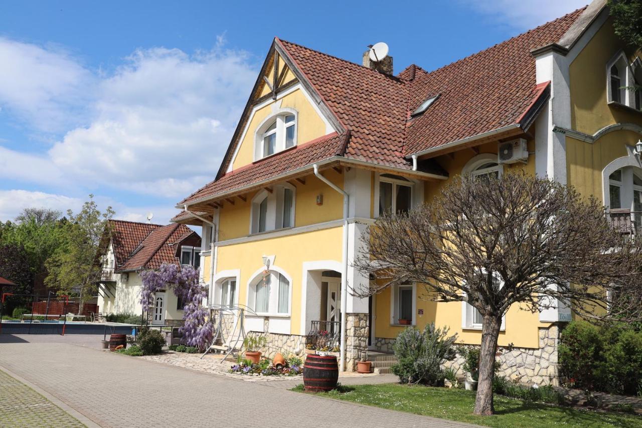 Jade Panzio Bed & Breakfast Balatonfoldvar Exterior photo