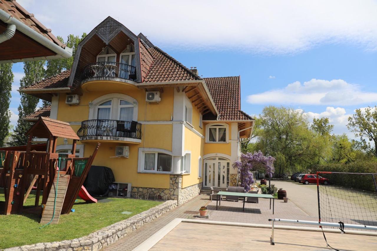 Jade Panzio Bed & Breakfast Balatonfoldvar Exterior photo