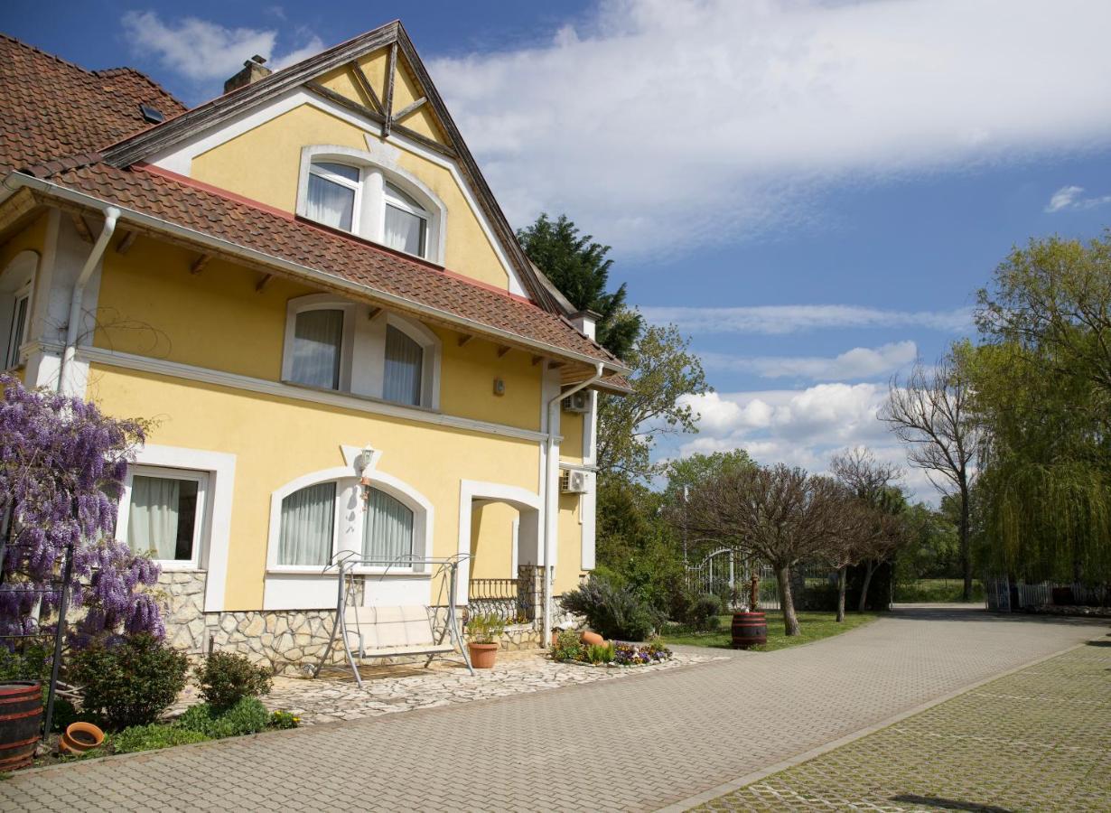 Jade Panzio Bed & Breakfast Balatonfoldvar Exterior photo