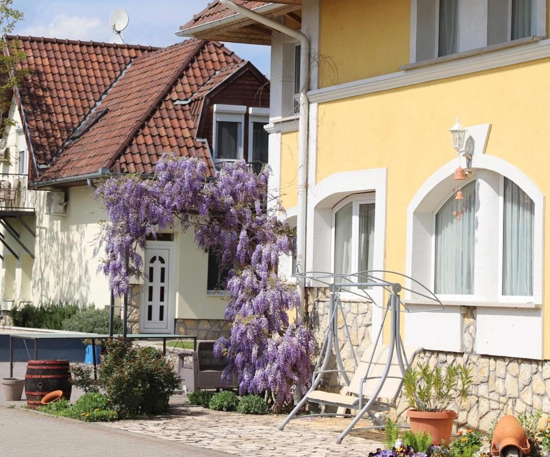 Jade Panzio Bed & Breakfast Balatonfoldvar Exterior photo